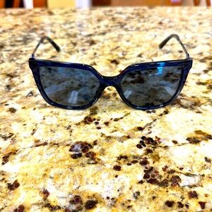 Tory Burch navy Miller Sunglasses. Excellent condition-only worn a few times